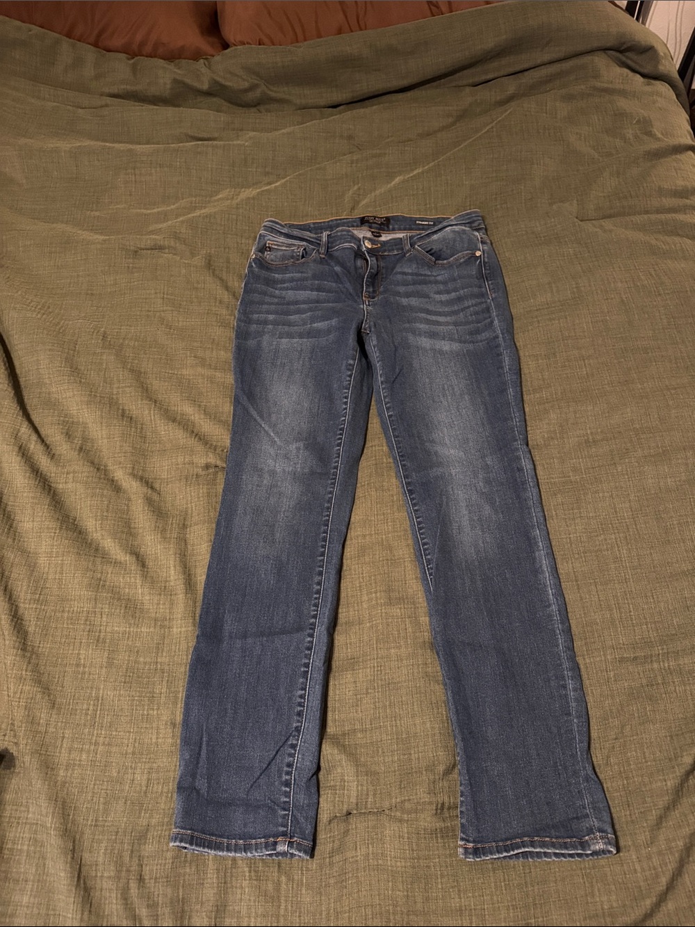 Judy Blue Medium Blue Straight Leg Jeans